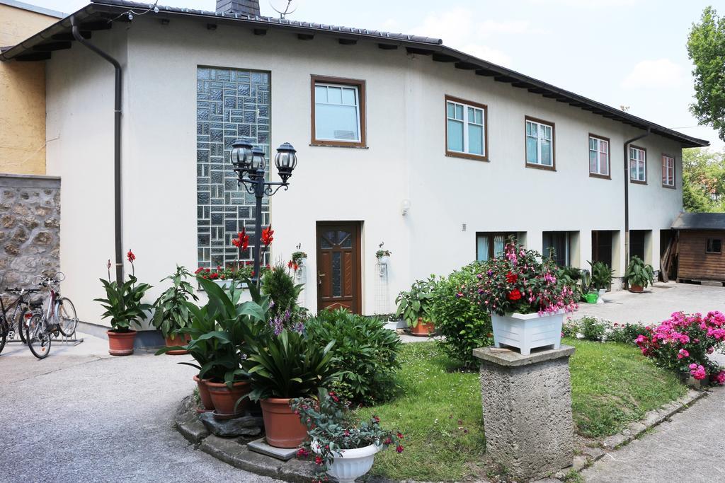 Апартаменты Haus Zu Den Zwei Eichen Перхтольдсдорф Экстерьер фото